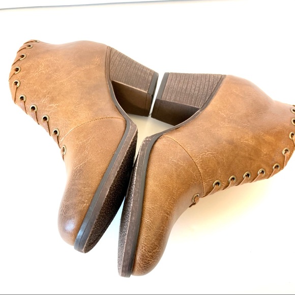 MATA Brown V-Cut Whipstitch Slip On Booties—SZ. 6 - Picture 11 of 14